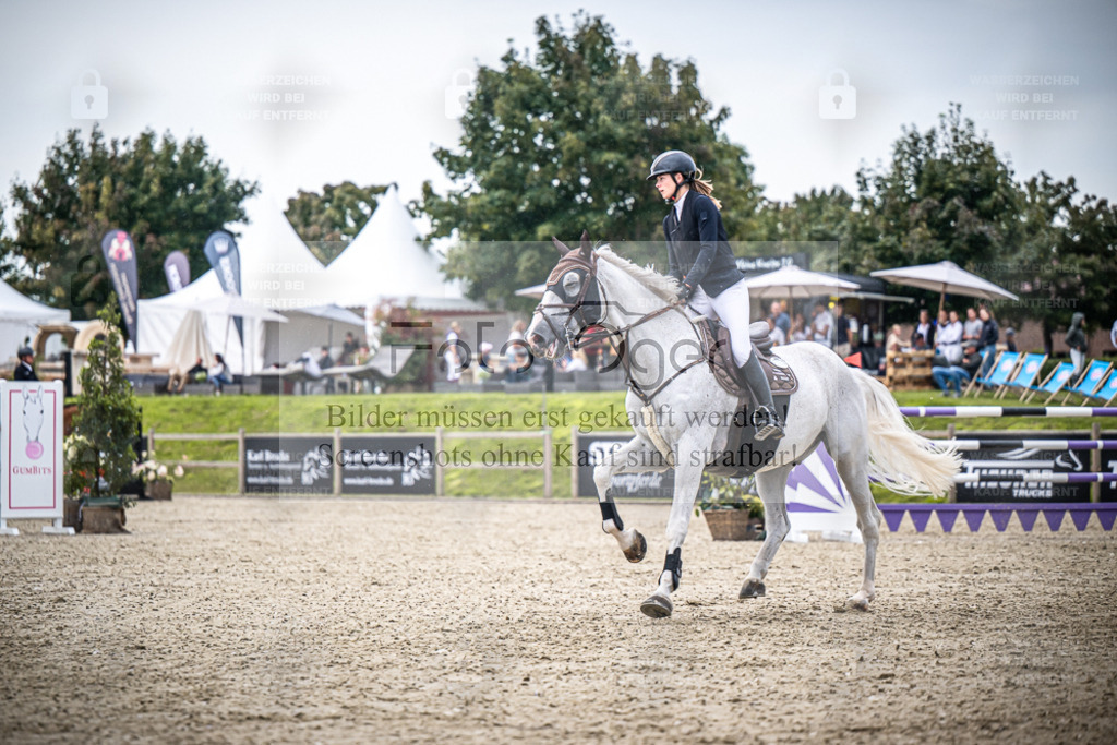 DOS_6569 | Entdecke hochwertige Reitturnierfotos von Foto Oger. Professionell, emotional und authentisch – jetzt Lieblingsmomente im Shop bestellen. - Realisiert mit Pictrs.com