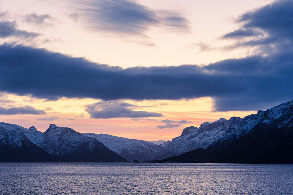 Berge und Felsen im Winter nahe Ørnes in Norwegen | Berge und Felsen im Winter nahe Ørnes in Norwegen.