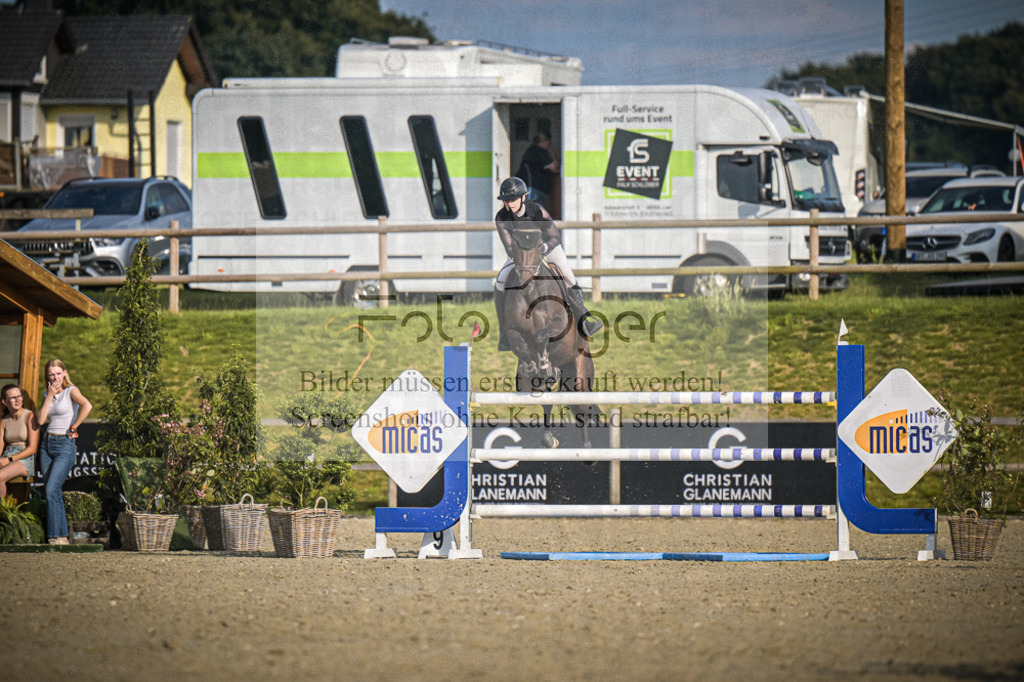 DOS_3285 | Entdecke hochwertige Reitturnierfotos von Foto Oger. Professionell, emotional und authentisch – jetzt Lieblingsmomente im Shop bestellen.Deutschlandweite Turnierfotografie. - Realisiert mit Pictrs.com