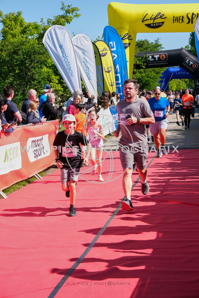 ..... | LINZ,AUSTRIA,27.April 24, Int. 3 Brückenlauf Linz  , Image shows: Photo: WAPICS / Michael ring