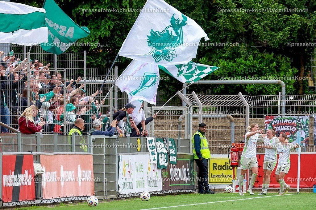 xsscx17052601034 | 17.05.2026, xsscx, Frauen Fussball, Bayer 04 Leverkusen - Werder Bremen, 1. Fussball Bundesliga, 26. Spieltag, Ulrich-Haberland-Stadion, Saison 2025 2026: Torjubel mit den Fans von Werder Bremen nach dem Tor zum 1:3 durch Torschützin Lina Hausicke (Werder Bremen #18) DFB regulations prohibit any use of photographs as image sequences and or quasi-video. Photo: xSandraxScherningxPressefotoKochx
