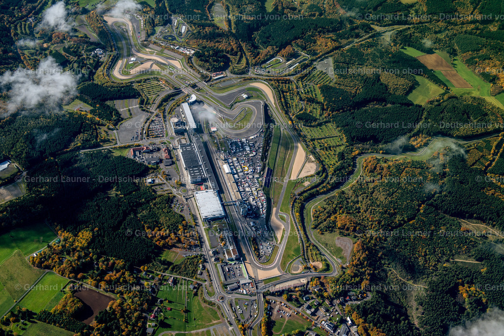 3704410 | NüRBURG 14.10.2017 Rennstrecke der Rennbahn " Nürburgring " an der Straße Nürburgring Grand-Prix Strecke in Nürburg im Bundesland Rheinland-Pfalz, Deutschland. Weiterführende Informationen bei: Nürburgring 1927 GmbH &amp; Co. KG. // Racetrack racecourse " Nuerburgring " on street Nuerburgring Grand-Prix Strecke in Nuerburg in the state Rhineland-Palatinate, Germany. Further information at: Nuerburgring 1927 GmbH &amp; Co. KG. Foto: Gerhard Launer