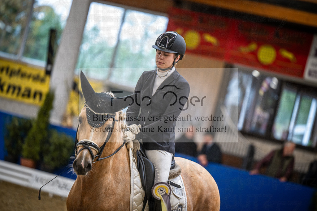 DOS_0024 | Entdecke hochwertige Reitturnierfotos von Foto Oger. Professionell, emotional und authentisch – jetzt Lieblingsmomente im Shop bestellen.Deutschlandweite Turnierfotografie. - Realisiert mit Pictrs.com