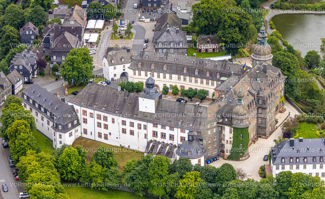 BadBerleburg240710203 | Luftbild, Schloss Berleburg, Residenzschloss der Familie Sayn-Wittgenstein, Bad Berleburg, Wittgensteiner Land, Nordrhein-Westfalen, Deutschland