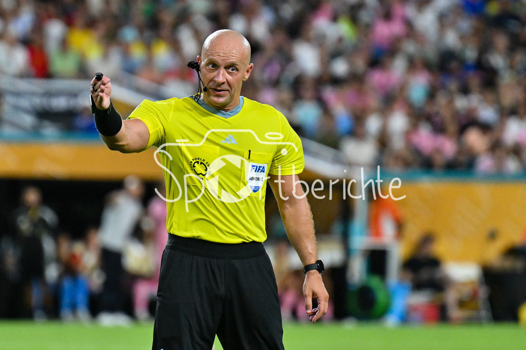 Inter Miami CF - Palmeiras Sao Paulo | Im Bild Schiedsrichter Szymon MARCINIAK in Aktion / Einzelfoto / Freisteller / FIFA Club World Cup: Inter Miami CF - Palmeiras Sao Paulo, Hard Rock Stadium am 23.06.2025 / NOT FOR SALE IN USA
