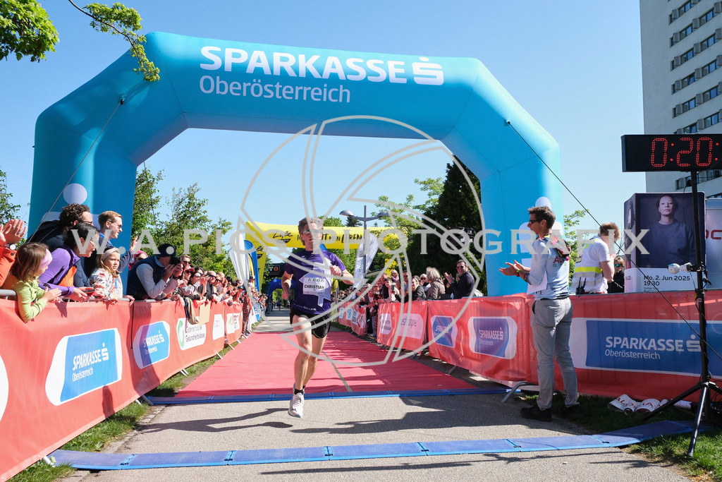 ..... | LINZ,AUSTRIA,27.April 25, Int. 3 Brückenlauf Linz  , Image shows: Photo: WAPICS / Michael Ring