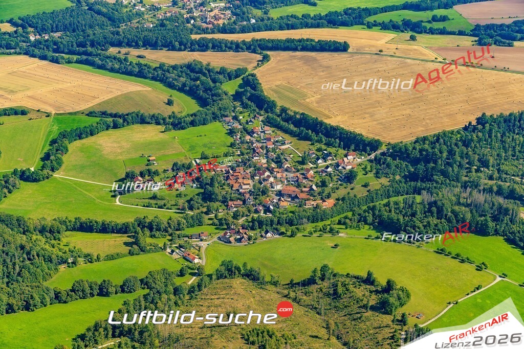 Luftbild der Stadt Grimmelshausen - Die Luftaufnahme wurde 2025 vom UL-Flugzeug heraus erstellt ( keine Drohne ) - Hochauflösende Luftaufnahme - für professionelle Ausdrucke geeignet. Die Geschenkidee !Hier alle&nbsp;Infos zur Lizenzierung der LuftaufnahmeWir fliegen auch dieses Jahr wieder in Ihre Region um Luftbilder zu erstellen.- Luftbild anfragen