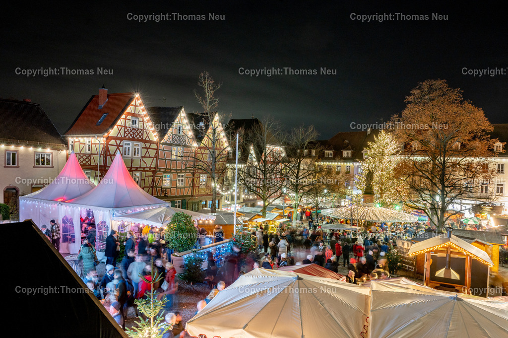 DSC_4465 | bbe, Bensheim Weihnachtsmarkt, Wie beim Winzerfest drängen sich Tag für Tag viele hunderte Menschen durch die weihnachtlich beleuchtete Innenstadt. Die meistenkommen auf den Marktplatz ,  ,, Bild: Thomas Neu