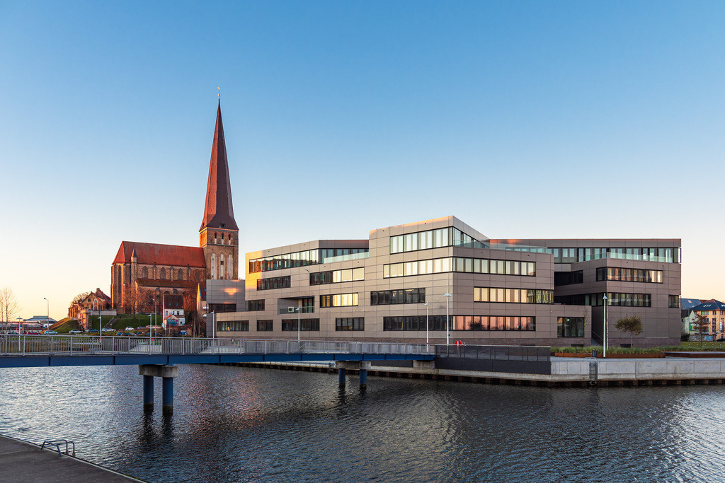 Der Stadthafen am frühen Morgen in der Hansestadt Rostock | Der Stadthafen am frühen Morgen in der Hansestadt Rostock.