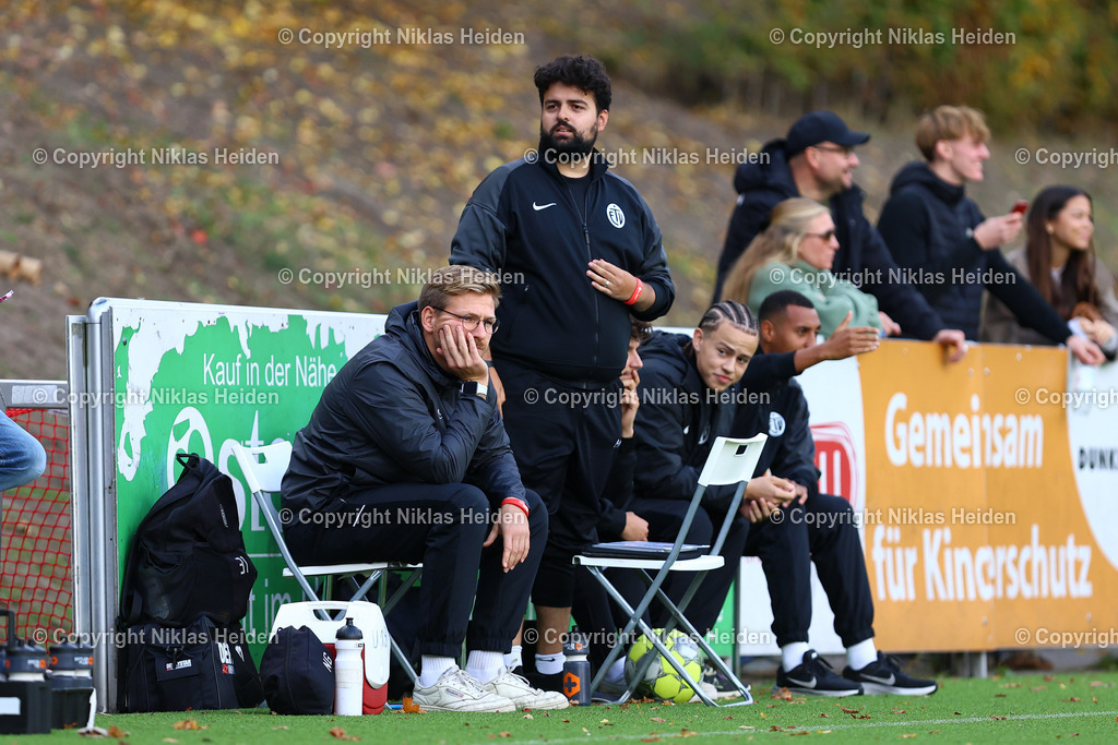 NH_EimsbüttelerTVU19_Altona93U19_RegionalligaNord_11102025 | Felix Beyer (Torwarttrainer, Eimsbütteler TV U19)Fußball I Junioren I A-Junioren Regionalliga Nord I Saison 2025-2026  I 7. Spieltag I Eimsbütteler TV U19 - Altona 93 I 11.10.2025 I Sportzentrum Hoheluft