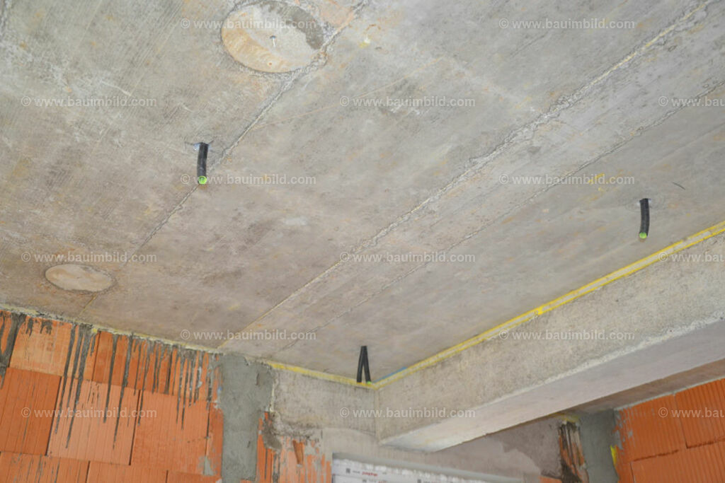 bib-lg17-elektroinstallation-0166 | Nach LV-Leistungsgruppen sortierte Detailfotos über den Bau eines Hauses. Alle Hausbau-Bilder direkt vom Urheber und Autor der Website Haus-Selber-Bauen.com