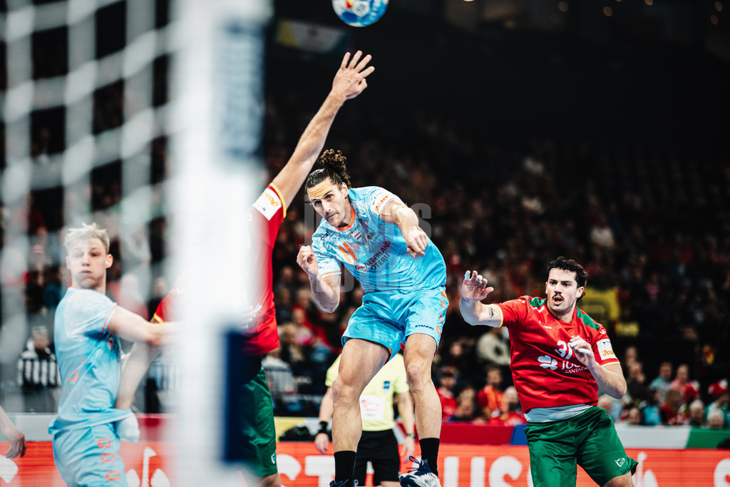 Handball | Herren | EHF EURO 2024 | European Championshop Men 2024 Final Tournament | Niederlande vs. Portugal | 23.01.2024 | Iso Sluijters (#11, Holland, NED) wirft aufs Tor