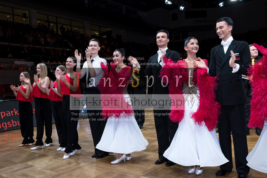 20241109_DM-Formationen_7623 | Tanzsportbilder, Standardtanz, Lateintanz, WDSF, DTV, LTVB, dancecomp, goc, hessen tanzt, blaues band der spree, walzer, tango, wiener walzer, slowfox, quickstepp, samba, rumba, cha-cha-cha, paso doble. jive, hd-kroft photography, turniertanzsport