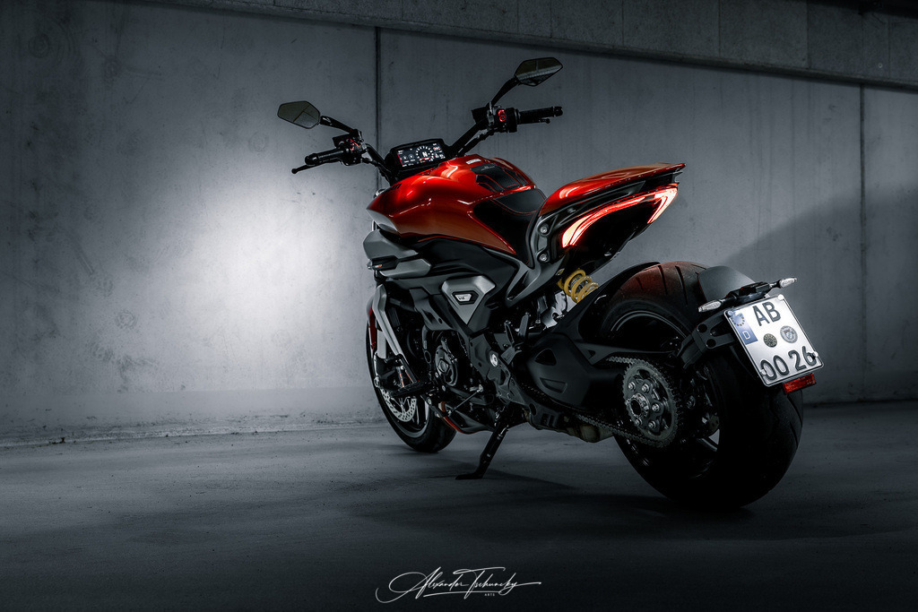 Ducati xDivael V4 | Entdecken Sie die faszinierende Welt von Alexander Tschuncky Arts: Kreative Fotografie, atemberaubende Automobilkunst und hochwertiger Bilderdruck. Lassen Sie sich inspirieren! - Realisiert mit Pictrs.com