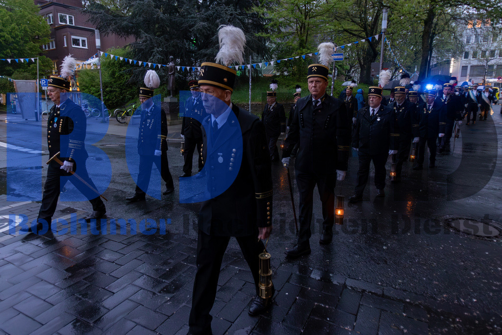 JEM_ZAPMAI20250424-30 | bond - Realisiert mit Pictrs.com