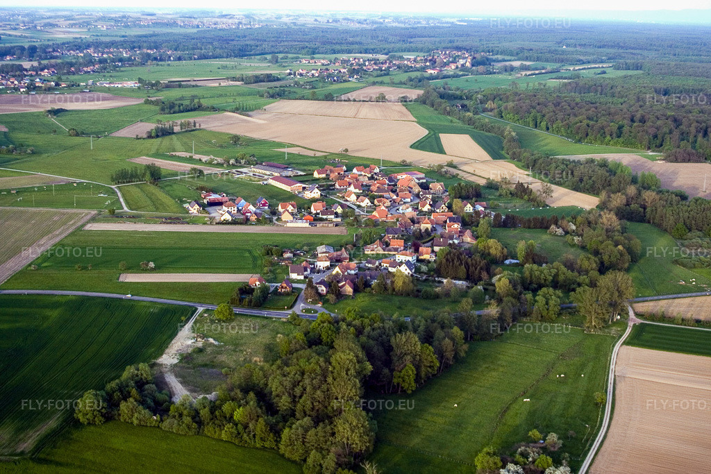 Vue aérienne: Vue de la ville à Eschbach dans le département Bas Rhin, France. Photo: IMG_10679.jpg prise le 04/05/2008 par Werner Riehm/FLY-FOTO.eu – Résolution de l'original: 3456 x 2304 px
