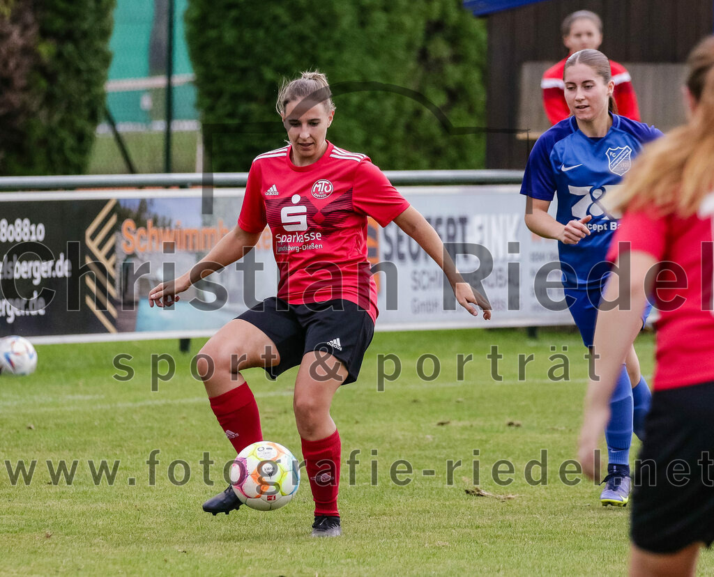 2023-10-07_102_FC_Langengeisling_gegen_MTV_Diessen_Ammersee | Erding, Deutschland, 07.10.2023:
Fußball, Bezirksoberliga 2023 / 2024, 6. Spieltag, FC Langengeisling gegen MTV Diessen/Ammersee, Endergebnis: 0:3

Franziska Haydn (MTV Diessen/Ammersee, #17)

Foto: Christian Riedel / fotografie-riedel.net