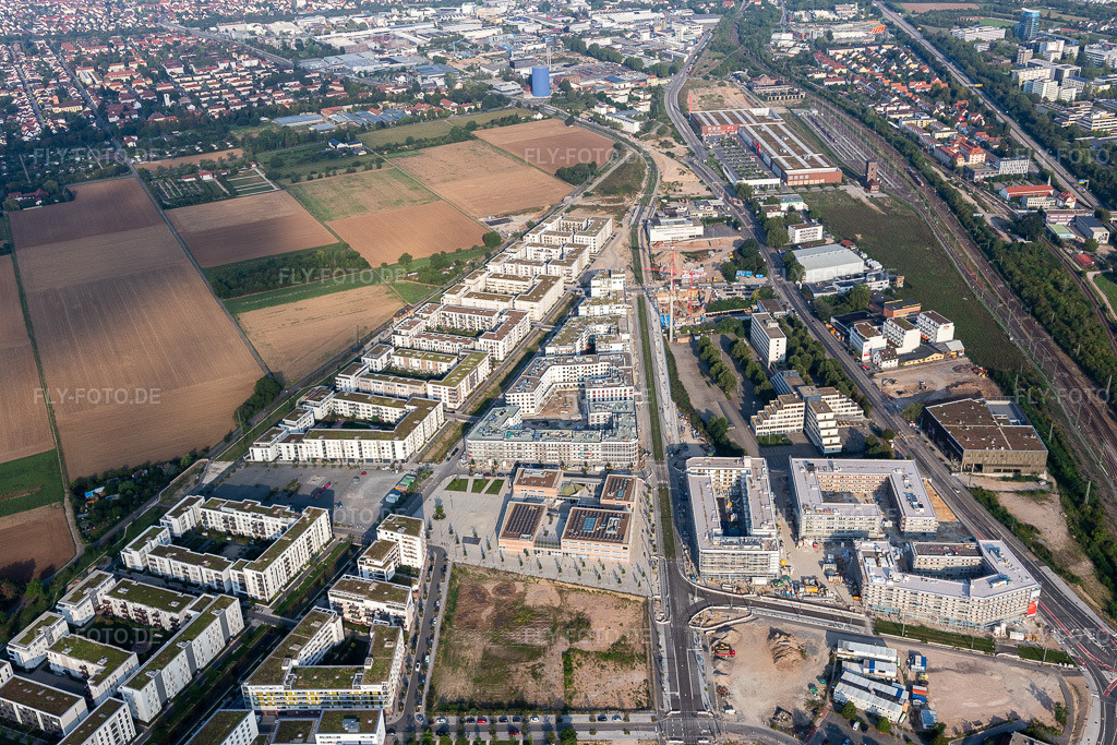 Luftbild: Wohngebiet der Mehrfamilienhaussiedlung an der Marie-Baum-Straße - Grüne Meile - Eppelheimer Straße im Ortsteil Bahnstadt in Heidelberg im Bundesland Baden-Württemberg in Deutschland. Foto: IMG_117131.jpg vom 25.08.2019 durch Werner Riehm/FLY-FOTO.de