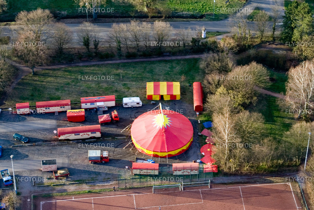Circus Weisheit am Sportplatz | Luftbild: Circus Weisheit am Sportplatz in Kandel im Bundesland Rheinland-Pfalz in Deutschland. Foto: IMG_9825.jpg vom 18.03.2008 durch Werner Riehm/FLY-FOTO.de - Realisiert mit Pictrs.com