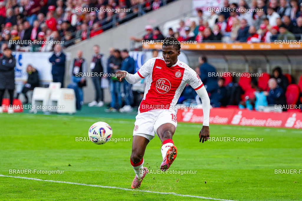 Rot-Weiss Essen - Viktoria Köln - 3.Liga | Essen, Deutschland, 18.10.2025Franci Bouebari  (Rot-Weiss Essen) Einzelaktion während des 3.Liga Spiels zwischen Rot-Weiss Essen- Viktoria Köln im Stadion an der Hafenstraße am 01.08.2025 in Essen. (Foto von Timo Bluhmki-Schmidt/ Brauer Fotoagentur