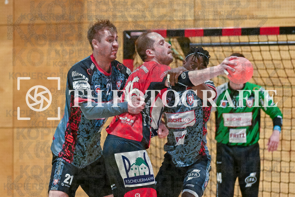 GER, SG Maulburg/Steinen - TuS Ringsheim, Handball, Landesliga Suedbaden, 22. Spieltag, Saison 2024/2025, 23.03.2025 | Daniel Winkelbeiner (SG Maulburg/Steinen, #15), Florian Lindemann (TuS Ringsheim, #21), Jan Schlötzer (TuS Ringsheim, #10)GER, SG Maulburg/Steinen - TuS Ringsheim, Handball, Landesliga Suedbaden, 22. Spieltag, Saison 2024/2025, 23.03.2025Foto: TH Fotografie/Thomas Hess