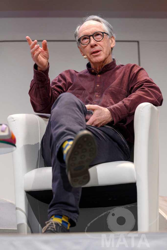 _DWA4851 | Ian McEwan bei der lit.Cologne 2023 Veranstaltung 'Ian McEwan. Ein Jahrhundertschriftsteller gibt Auskunft' in der Flora Köln.. Köln, 07.03.2023 - Realisiert mit Pictrs.com