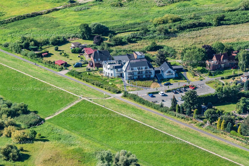 Krautsand_Elbblick_ELS_7276130822 | DROCHTERSEN 13.08.2022 Ferienhaus Anlage " Elbblick " an der Straße Zur Elbaussicht in Drochtersen im Bundesland Niedersachsen, Deutschland. // Holiday house plant of the park " Elbblick " on street Zur Elbaussicht in Drochtersen in the state Lower Saxony, Germany. Foto: Martin Elsen