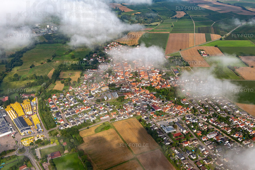 Ortschaft unter Wolken von Osten | Luftbild: Ortschaft unter Wolken von Osten in Rohrbach im Bundesland Rheinland-Pfalz in Deutschland. Foto: IMG_143009.jpg vom 03.08.2024 durch ©2025 Werner Riehm fly-foto.de/copyright - Realisiert mit Pictrs.com