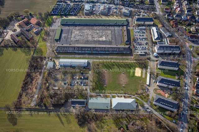 Hamm230216173 | Luftbild, Bundesverwaltungsamt Hamm, Sportplatz und Fußballspieler, Zentrale Unterbringungseinrichtung für Flüchtlinge (ZUE), Uentrop, Hamm, Ruhrgebiet, Nordrhein-Westfalen, Deutschland