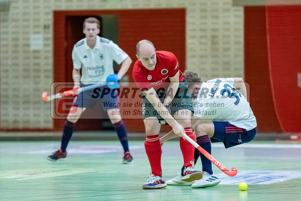 HK_20231217_107543 | 1. Bundesliga Herren Crefelder HC - Düsseldorfer HC  am 17.12.2023 Sporthalle Glockenspitz, Krefeld , Ehling Jonathan ( Crefelder HTC #22 ) , Lindemann Laurenz ( Düsseldorfer HC #33 )