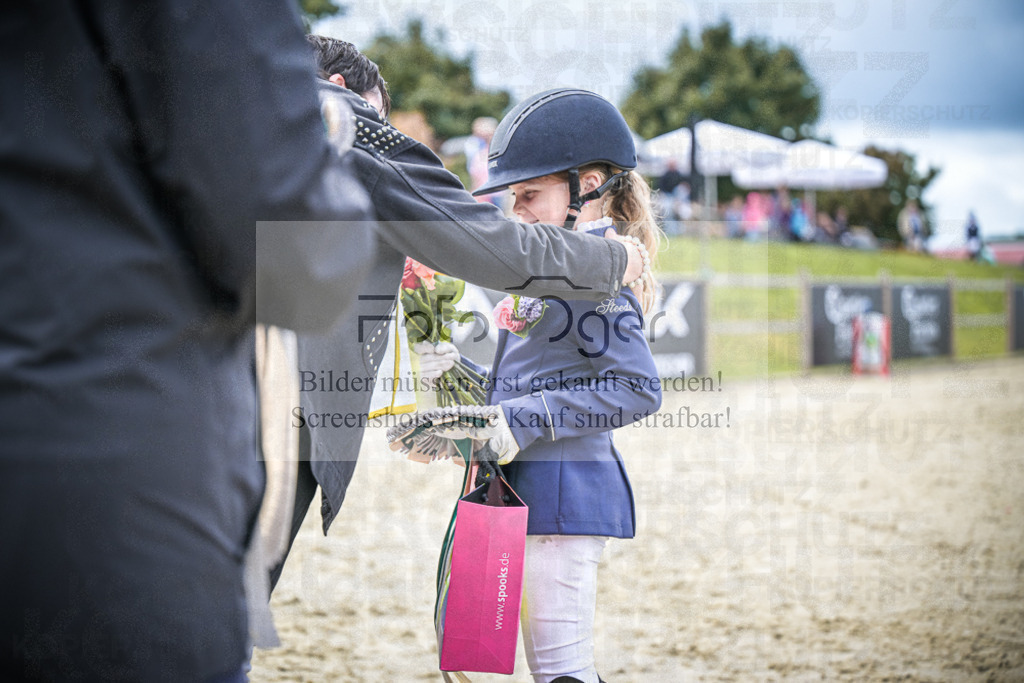 DOS_0406 | Entdecke hochwertige Reitturnierfotos von Foto Oger. Professionell, emotional und authentisch – jetzt Lieblingsmomente im Shop bestellen.Deutschlandweite Turnierfotografie. - Realisiert mit Pictrs.com