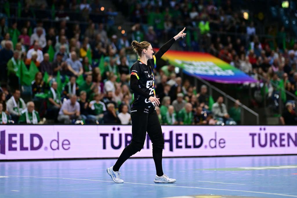 Handball I Frauen I Saison 2025-2026 I 1. HBF I 5. Spieltag I VfL Oldenburg - Buxtehuder SV | Jubel, Begeisterung, Enthusiasmus, Euphorie, Freude, Glücksgefühl, Heiterkeit bei: Madita Kohorst (25, VfL Oldenburg) - Realisiert mit Pictrs.com