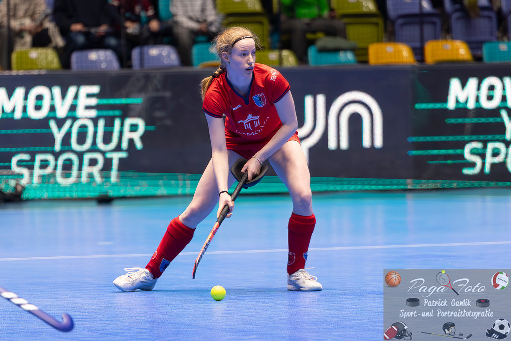 Volvo E.R.B. Final 4 Finale Frauen: Berliner HC - Mannheimer HC, 26.01.2025 | Johanna Franz (Berliner HC #4) am Ball, Berliner HC - Mannheimer HC, Frankfurt, Süwag Arena, 26.1.2025 - Realisiert mit Pictrs.com