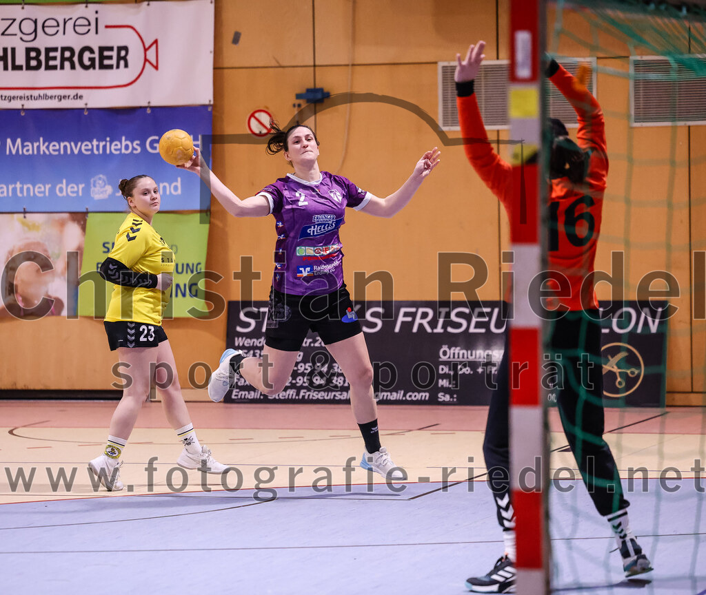 2025-01-11_006_SpVgg_Altenerding_gegen_HF_Scheyern | Erding, Deutschland, 11.01.2025:Handball, Bezirksoberliga Frauen Altbayern 2024 / 2024, 10. Spieltag, SpVgg Altenerding gegen HF Scheyern, Endergebnis: 20:23Melissa Ruscitti (HF Scheyern, #23), Janina Konrad (SpVgg Altenerding, #2), Karolin Kollmar (HF Scheyern, #16)Foto: Christian Riedel / fotografie-riedel.net