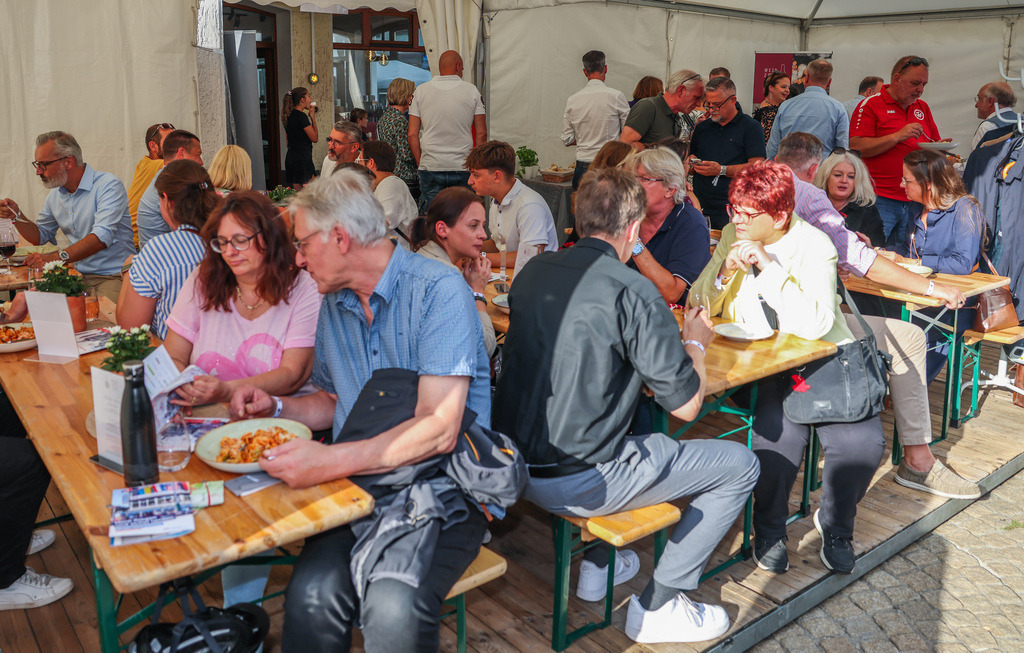 top-top.de-250828-090 | Foto, Video, Fotografie, Videografie, Fotobox, DJ, Discjockey, Musik, Musikbox, Veranstaltung, Photobooth, Amazon, Ebay, Buchtipp, Bestseller, Autor, Verlag, Buch, Wesel, Hamminkeln, NRW, Dinslaken, Rees, Drohne, Hochzeit, Party, Fotobox, Wesel, Fotograf