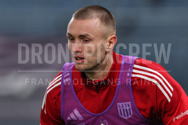 Austrian Bundesliga: Grazer AK 1902 vs LASK | GRAZ, AUSTRIA, 13.DEC.25 - SOCCER - ADMIRAL Bundesliga, Grazer AK 1902 vs LASK. The image shows Sasa Kalajdzic (Lask).