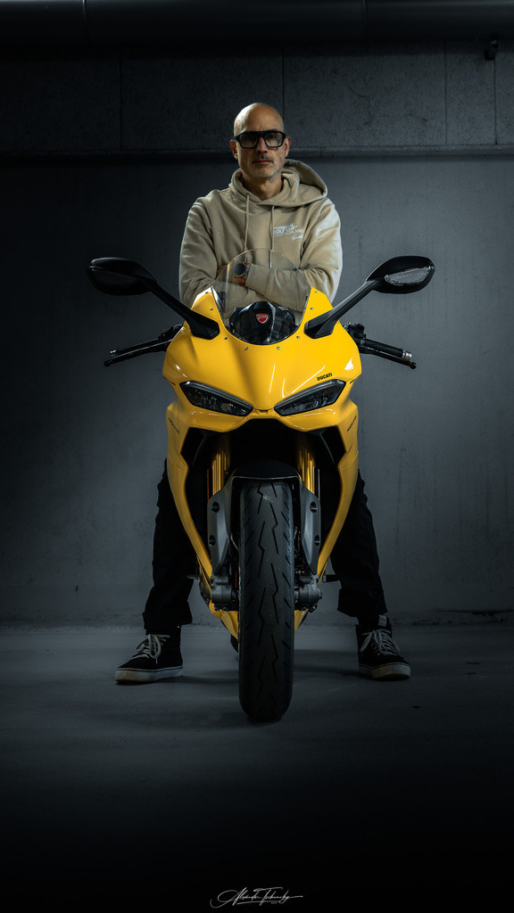 Ducati Panigake V2S | Entdecken Sie die faszinierende Welt von Alexander Tschuncky Arts: Kreative Fotografie, atemberaubende Automobilkunst und hochwertiger Bilderdruck. Lassen Sie sich inspirieren! - Realisiert mit Pictrs.com