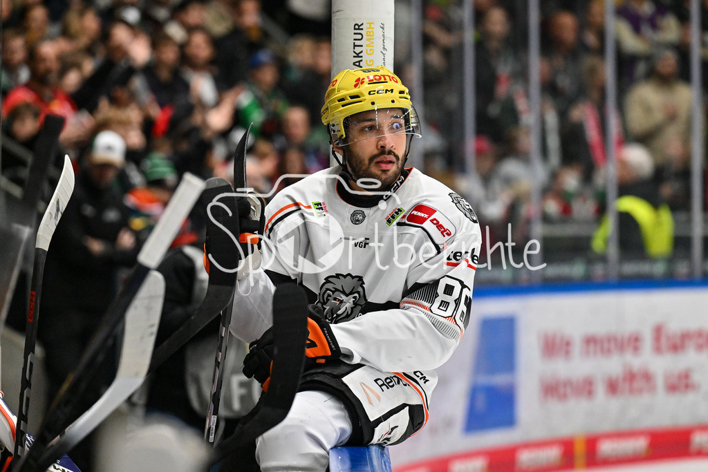 Augsburger Panther - Löwen Frankfurt | im bild Cameron BRACE (Löwen Frankfurt #86) / Freisteller / Einzelfoto / DEL: Augsburger Panther - Löwen Frankfurt, Curt Frenzel Stadiom am 11.10.2024
