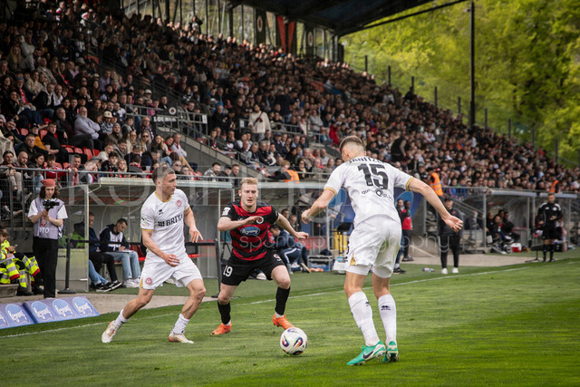 Viktoria Koeln vs. SV Wehen Wiesbaden, 11.04.2026 | KOELN, GERMANY - APRIL 11, 2026:  Niklas May (SV Wehen Wiesbaden, 5), Meiko Sponsel (Viktoria Köln, 19), Justin Janitzek (SV Wehen Wiesbaden, 15) during the 3rd division match between Viktoria Koeln vs. SV Wehen Wiesbaden at the Sportpark Hoehenberg on matchday 7 on April 11, 2026 in Koeln, Germany. DFL REGULATIONS PROHIBIT ANY USE OF PHOTOGRAPHS AS IMAGE SEQUENCES AND/OR QUASI-VIDEO.