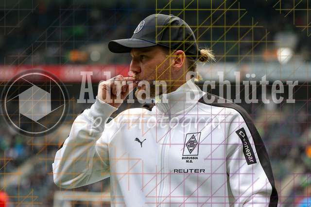 04.04.2026, GER, Fussball, Herren, 1. BL, Saison 2025/2026, Borussia Mönchengladbach - 1. FC Heidenheim | Trainer Eugen Polanski (Borussia Mönchengladbach) gestikuliert, Gestik 