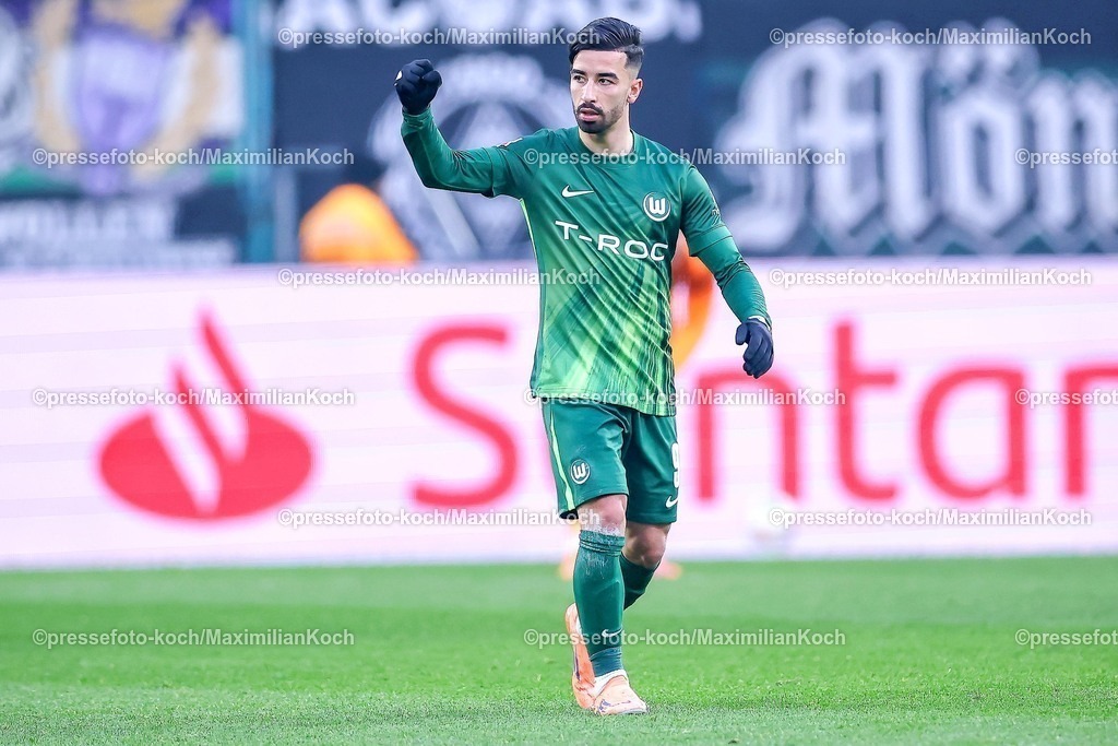 BMG13122501044 | 13.12.2025, Fußball, Borussia Mönchengladbach - VfL Wolfsburg, 1. Fußball Bundesliga, 14.Spieltag, Borussia-Park, Saison 2025 2026: Torjubel nach dem Tor zum 2:1 durch Torschütze Mohamed Amoura&nbsp;(VfL Wolfsburg #09)  DFB regulations prohibit any use of photographs as image sequences and or quasi-video.