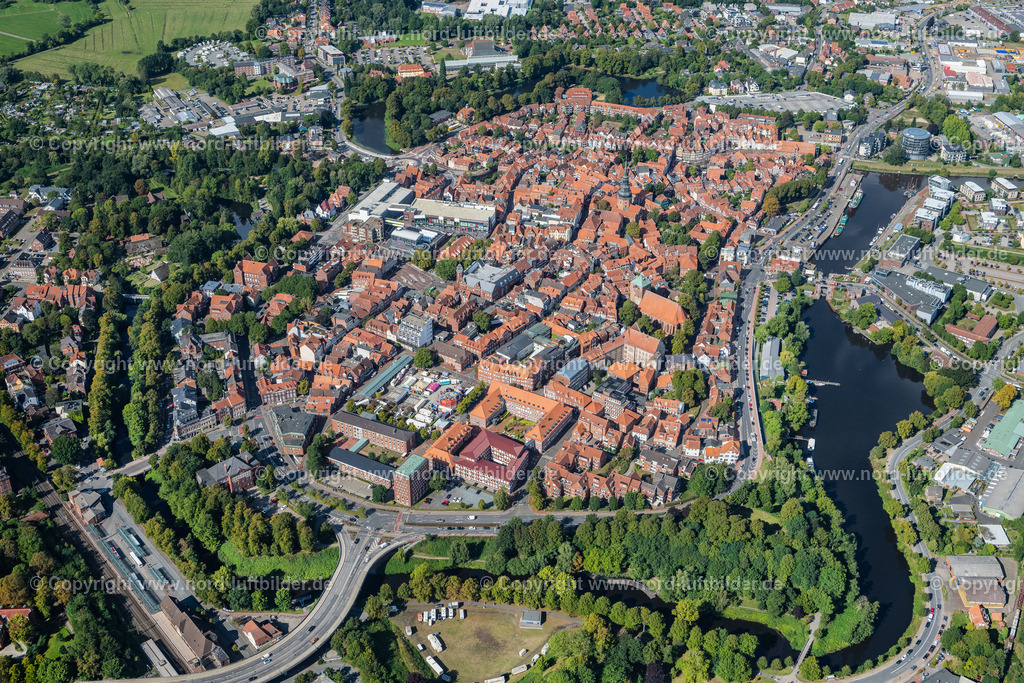 Stade_Altstadt_ELS_2184200922 | STADE 20.09.2022 Altstadtbereich und Innenstadtzentrum in Stade im Bundesland Niedersachsen, Deutschland. Weiterführende Informationen bei: Hansestadt Stade. // Old Town area and city center in Stade in the state Lower Saxony, Germany. Further information at: Hansestadt Stade. Foto: Martin Elsen