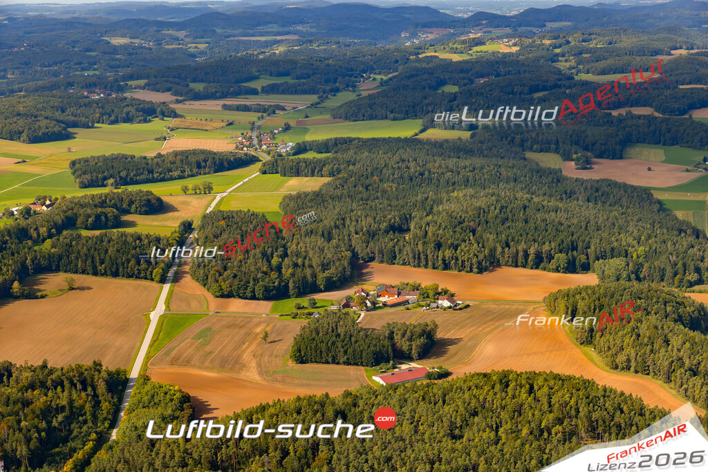 Luftaufnahme  Hundheim  Neukirchen bei Sulzbach-Rosenberg Das Luftbild wurde 2025 vom UL-Flugzeug heraus erstellt ( keine Drohne ) - Hochauflösende Luftaufnahme -Nicht vergleichbar mit Google Maps oder Satelittenbilder- Die Geschenkidee !Mit Lizenz und Bildrechte bestellbar