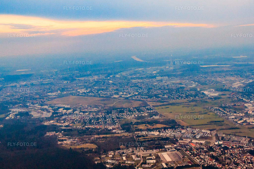 Luftbild: Ortsansicht von Nordosten im Ortsteil Neureut in Karlsruhe im Bundesland Baden-Württemberg in Deutschland. Foto: IMG_38313.jpg vom 12.03.2011 durch Werner Riehm/FLY-FOTO.deAuflösung des Originals: 4715 x 3143 px