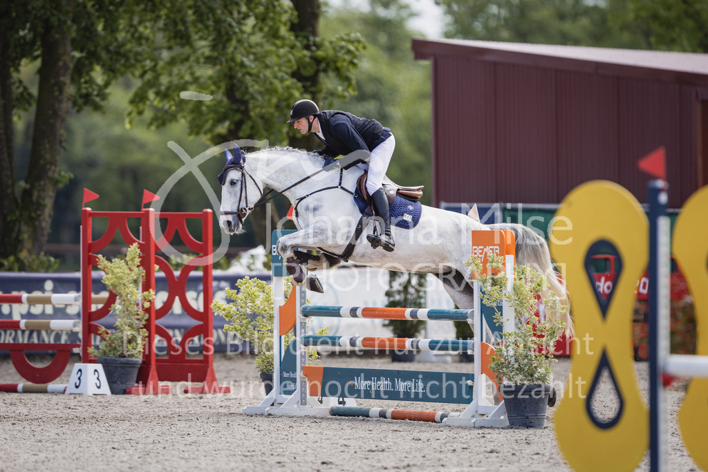 230516_Mühlen_03SprPf-A-434 | Deine schönsten Turniermomente als professionelle Fotos! Entdecke hochwertige Pferdesport-Fotografie im Online-Shop. Jetzt Fotos finden & bestellen!
