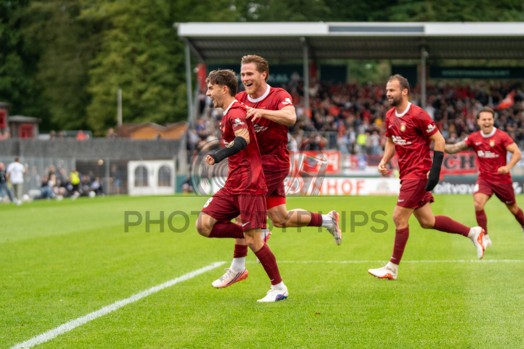 SG Sonnenhof Großaspach vs. Arminia Bielefeld, Fussball, DFB-Pokal, 1. Runde, 22.08.2026 | Elias Rahn (SG Sonnenhof Großaspach, #08) jubelt mit Tim Rossmann (SG Sonnenhof Großaspach, #11) nach seinem 1:0 Fuehrungstreffer,SG Sonnenhof Großaspach vs. Arminia Bielefeld, Fussball, DFB-Pokal, 1. Runde, 22.08.2026,DFB regulations prohibit any use of photographs as image sequences and/or quasi-video