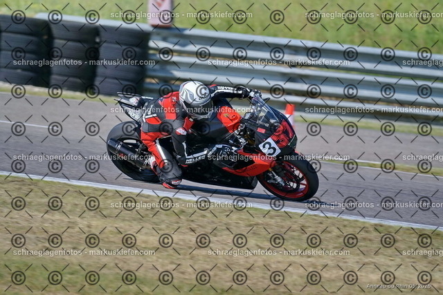 26BT02-0110 | markuskiefer.com - Realisiert mit Pictrs.com