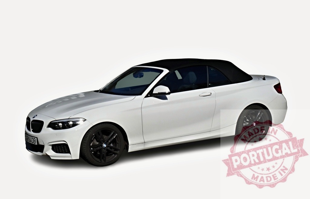 White BMW 2 series convertible parked on a white background | Modern white BMW series 2 convertible with black roof parked on a white background - Realisiert mit Pictrs.com