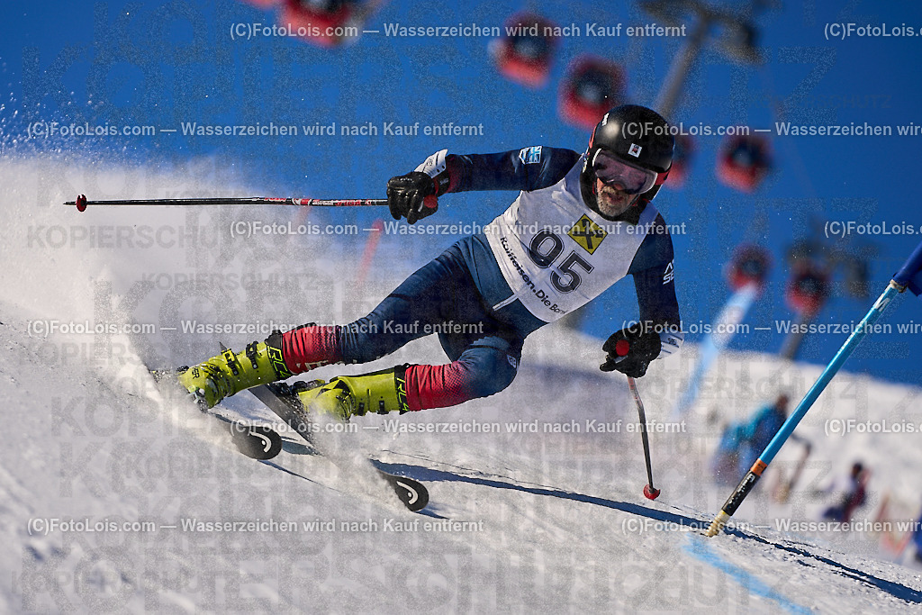 ALP3144_MASTERS-Cup_GS-B Herrn_Webb Keith | (C)FotoLois.com, Alois Spandl. FIS Masters-Cup Wildschönau, Giant Slalom auf der Piste Schatzberg GS, Siegerehrung auf dem Dorfplatz Niederau, Sa 13. Januar 2024.