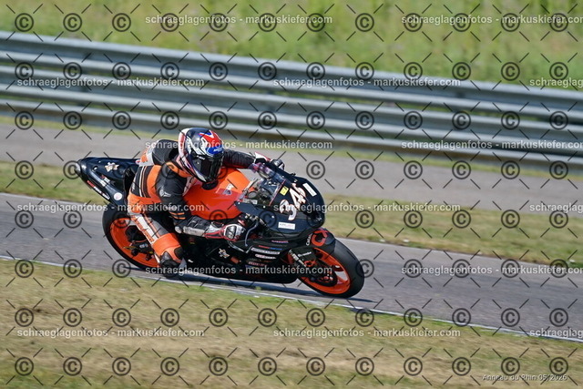 26BT02-0632 | markuskiefer.com - Realisiert mit Pictrs.com